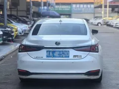 2021 Lexus ES 200 Excellence, белый — фото 3
