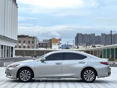 2022 Lexus ES 200 Excellence — фото 3