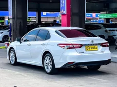 2021 Toyota Camry 2.0G Luxury, белый — фото 3