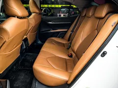 2021 Toyota Camry 2.0G Luxury, белый — фото 10