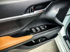 2021 Toyota Camry 2.0G Luxury, белый — фото 15