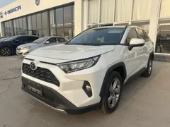 2021 Toyota RAV4 2.0L CVT 2WD Fashion Plus, белый — фото 1