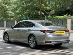 2022 Lexus ES 200 Luxury — фото 3