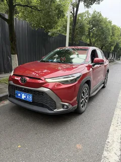 2022 Toyota Frontlander 2.0L CVT Luxury Plus, красный — фото 1