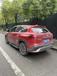 2022 Toyota Frontlander 2.0L CVT Luxury Plus, красный — фото 3