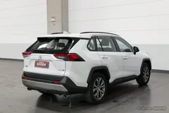 2023 Toyota RAV4 2.0L CVT 2WD Fashion Plus, белый — фото 1