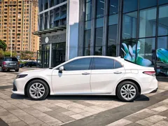 2023 Toyota Camry 2.0G Luxury, белый — фото 3