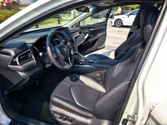 2023 Toyota Camry 2.0G Luxury, белый — фото 8