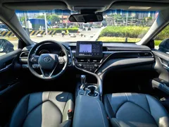 2023 Toyota Camry 2.0G Luxury, белый — фото 14