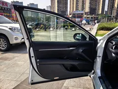 2023 Toyota Camry 2.0G Luxury, белый — фото 17