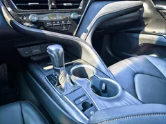 2023 Toyota Camry 2.0G Luxury, белый — фото 20