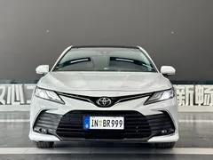 2023 Toyota Camry 2.5G Luxury, белый — фото 2