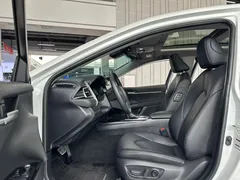 2023 Toyota Camry 2.5G Luxury, белый — фото 4