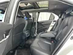 2023 Toyota Camry 2.5G Luxury, белый — фото 6