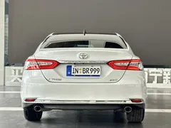 2023 Toyota Camry 2.5G Luxury, белый — фото 8