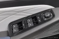 2022 Geely Emgrand 4th Gen 1.5L CVT Flagship — фото 9