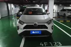 2022 Toyota RAV4 2.0L CVT 2WD Fashion, белый — фото 3