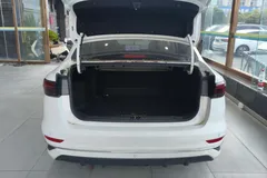 2023 Geely Emgrand 4th Gen 1.5L CVT Premium Champion, белый — фото 11
