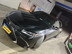 2022 Lexus ES 200 Excellence, чёрный — фото 1