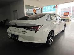 2021 Hyundai Elantra 1.5L CVT LUX Premium, белый — фото 4