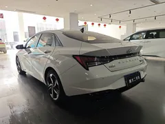 2021 Hyundai Elantra 1.5L CVT LUX Premium, белый — фото 6