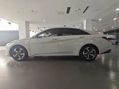 2021 Hyundai Elantra 1.5L CVT LUX Premium, белый — фото 8