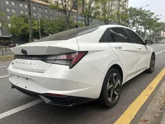 2021 Hyundai Elantra 1.5L CVT Leading GLS, белый — фото 7