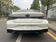 2021 Hyundai Elantra 1.5L CVT Leading GLS, белый — фото 8