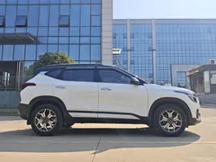 2021 Kia Seltos 1.5L CVT Trend, белый — фото 4