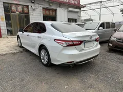 2022 Toyota Camry 2.0G Luxury, белый — фото 4
