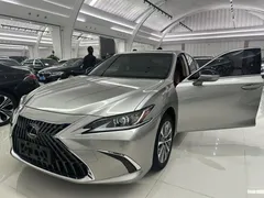 2022 Lexus ES 200 Excellence — фото 5