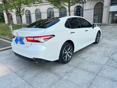 2021 Toyota Camry 2.5G Luxury, белый — фото 5