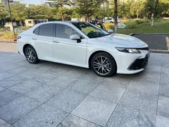 2021 Toyota Camry 2.5G Luxury, белый — фото 7