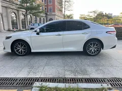 2021 Toyota Camry 2.5G Luxury, белый — фото 8
