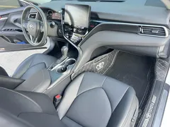 2021 Toyota Camry 2.5G Luxury, белый — фото 12