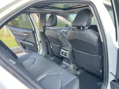 2021 Toyota Camry 2.5G Luxury, белый — фото 13