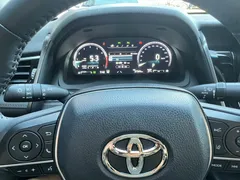 2021 Toyota Camry 2.5G Luxury, белый — фото 16
