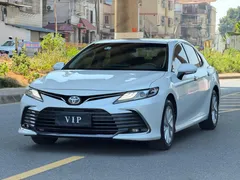 2022 Toyota Camry 2.0G Luxury, белый — фото 1