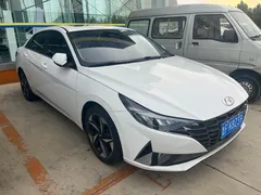 2022 Hyundai Elantra 1.5L CVT LUX Premium, белый — фото 4