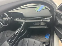 2022 Hyundai Elantra 1.5L CVT LUX Premium, белый — фото 5