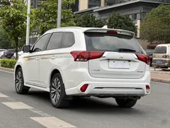 2021 Mitsubishi Outlander 2.0L 2WD 5, белый — фото 6