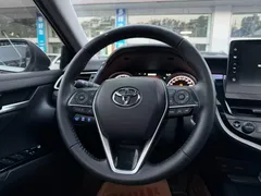2021 Toyota Camry 2.0G Luxury, белый — фото 9