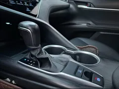 2021 Toyota Camry 2.0G Luxury, белый — фото 12