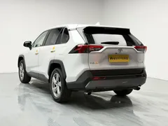 2021 Toyota RAV4 2.0L CVT 2WD Fashion, белый — фото 5