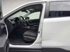 2021 Toyota RAV4 2.0L CVT 2WD Fashion, белый — фото 12