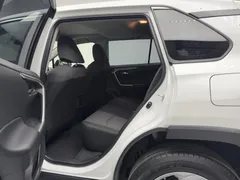 2021 Toyota RAV4 2.0L CVT 2WD Fashion, белый — фото 13