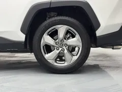 2021 Toyota RAV4 2.0L CVT 2WD Fashion, белый — фото 16