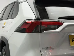 2021 Toyota RAV4 2.0L CVT 2WD Fashion, белый — фото 20