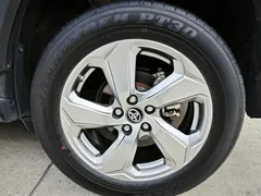 2022 Toyota RAV4 2.0L CVT 2WD Fashion, чёрный — фото 13