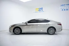2022 Lexus ES 200 Excellence — фото 9